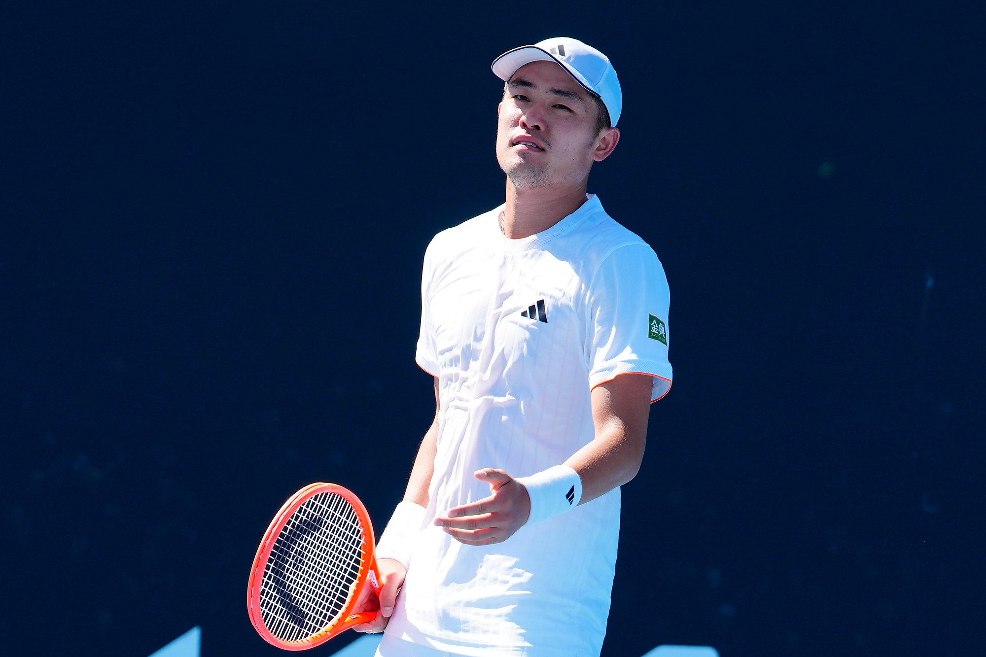 吴易昺无缘澳网32强 吴易昺2比3斯皮泽里 2026澳网男单第二轮，吴易昺从0-