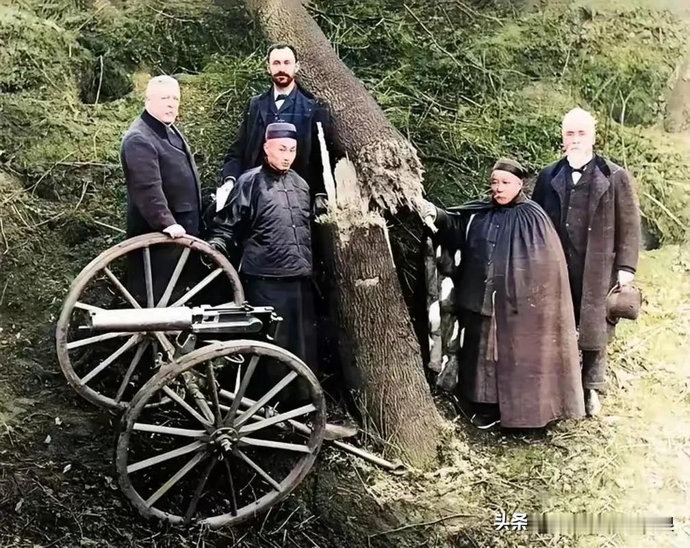 李鸿章看着被马克沁打断的大树心里五味杂陈

想了想大清的财政状况，就只好说：“不