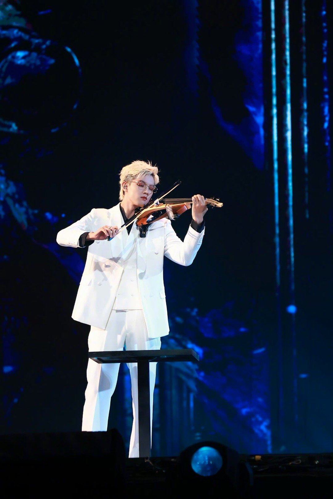 周峻纬遇到小提琴就发了狠忘了情 又等到表演小提琴了，喜欢请多展示，全能主任！ ​