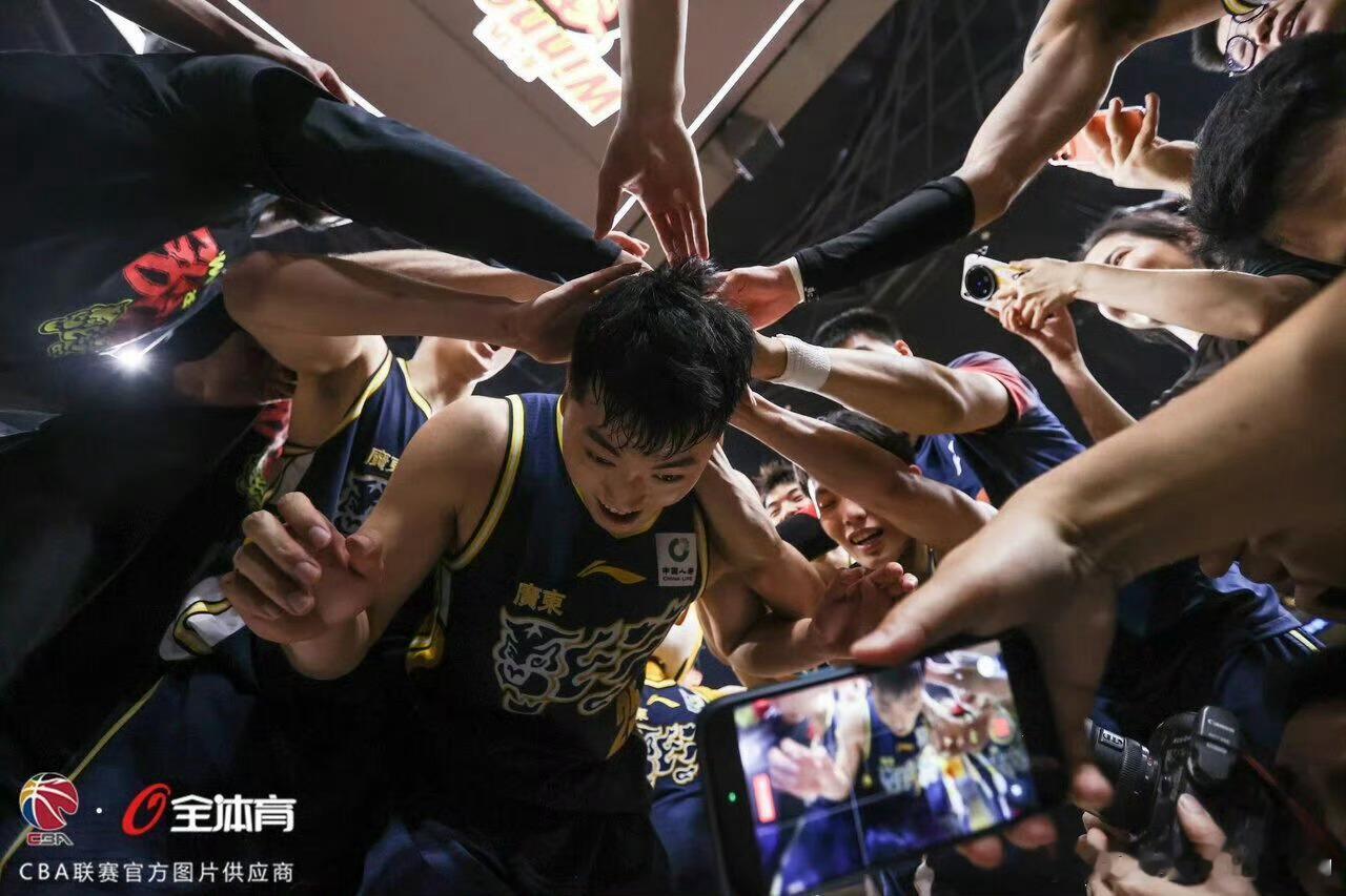绝境翻盘！广东死战不退，京粤大战悬念拉满京粤大战的生死场，每一秒都在改写剧本！G