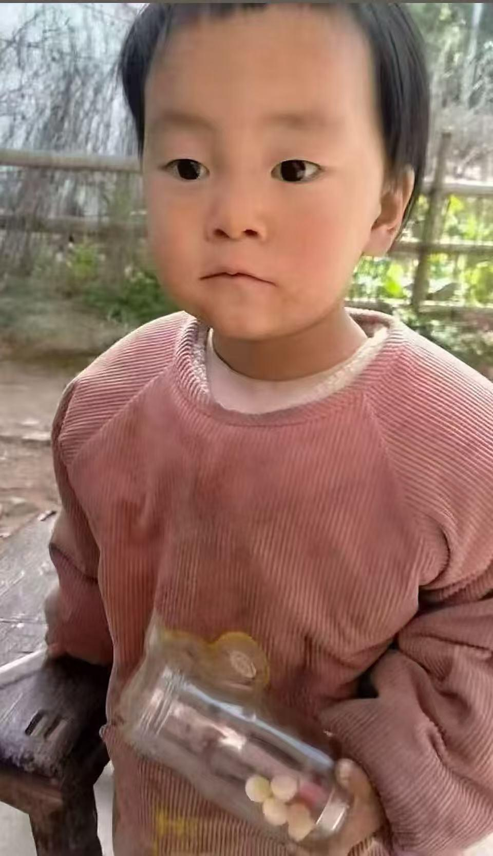 #湖南2岁女童家门口失踪家属发声#【#湖南2岁女童家门口玩耍时失踪# 家人已报警