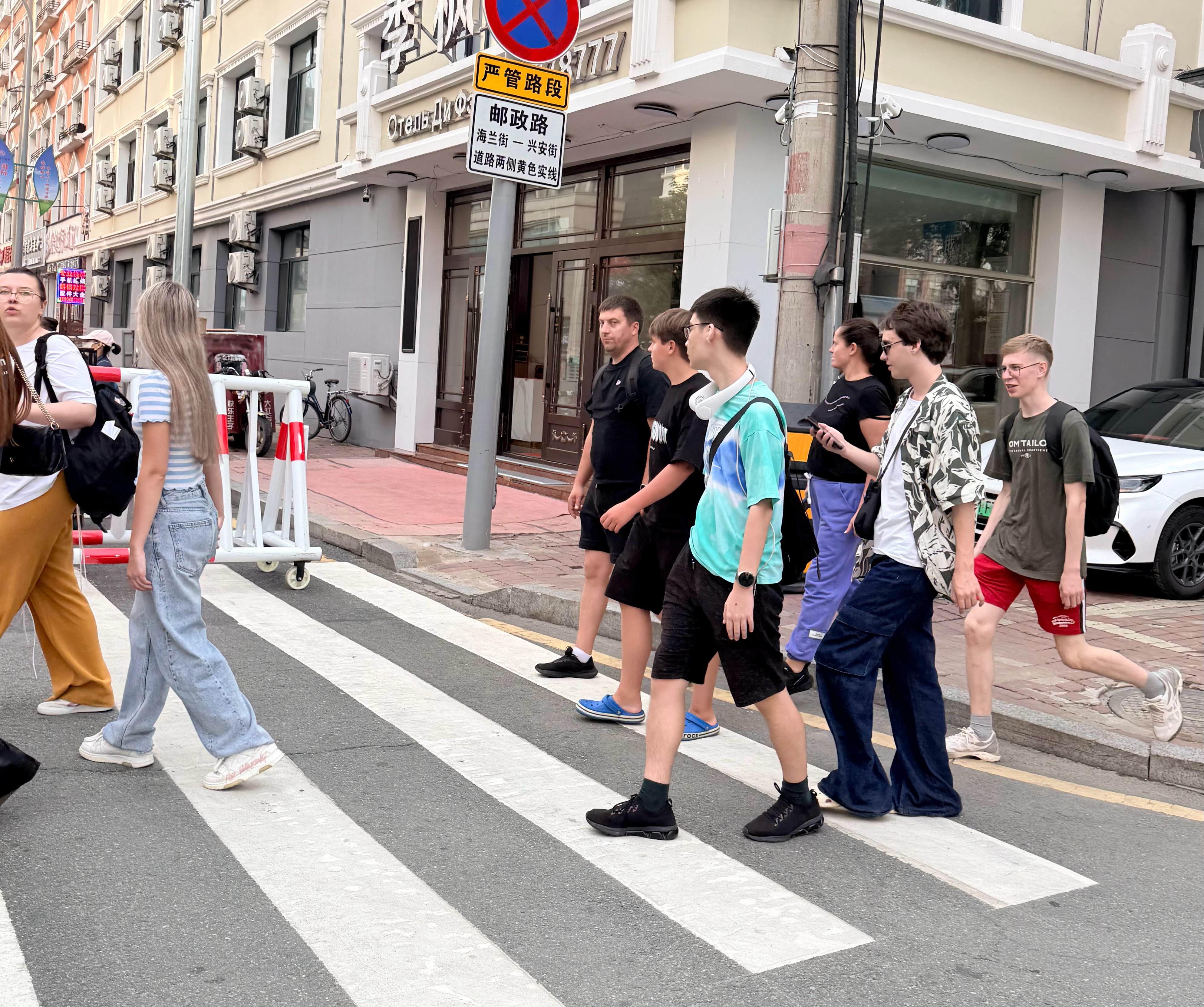 仁仁日记手册  一路上遇到很多对岸来的小朋友