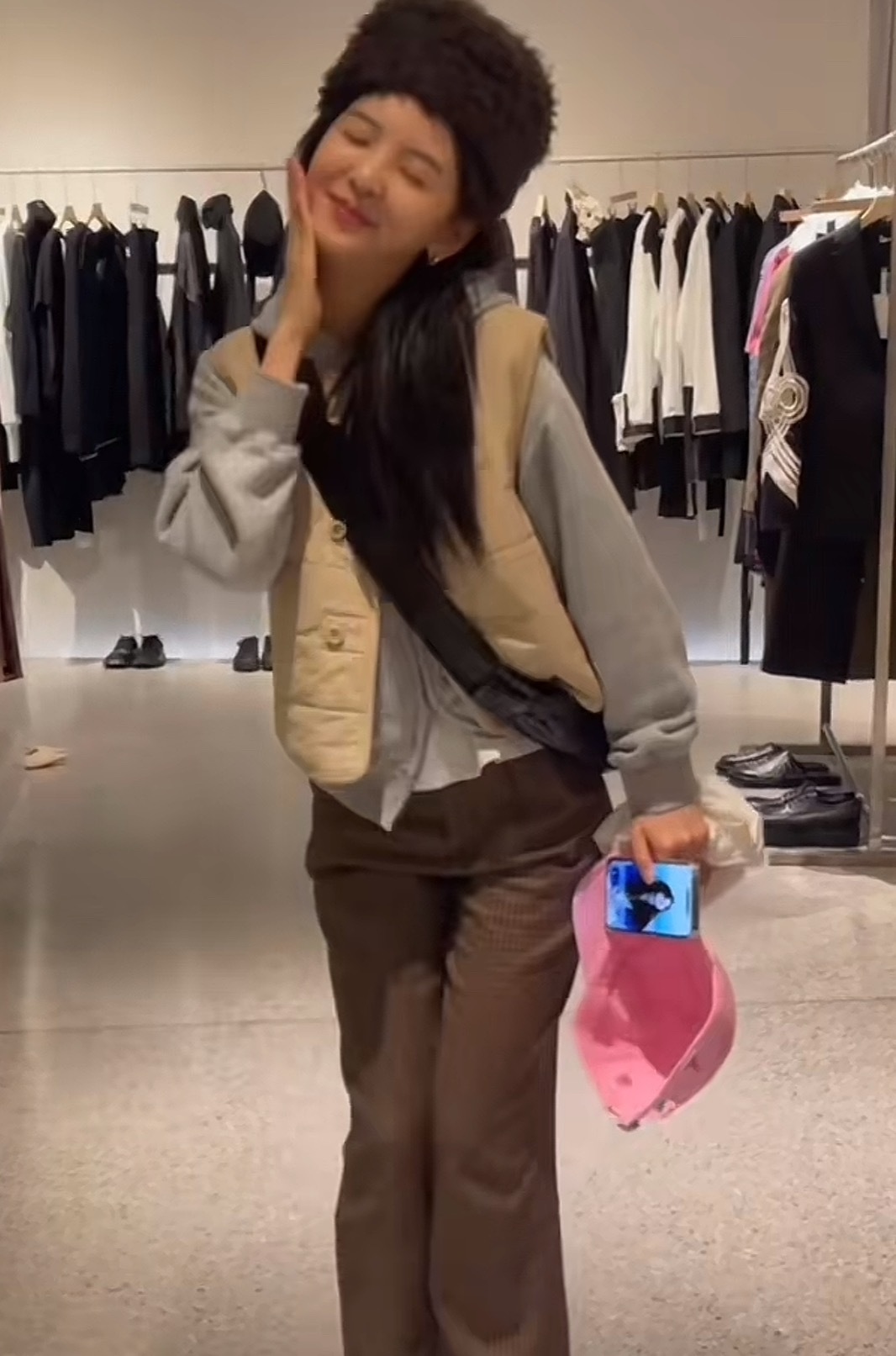 用自己做壁纸换被大家夸赞的美貌当头像给自己点赞 自恋是女人最好的美德自恋的女人只