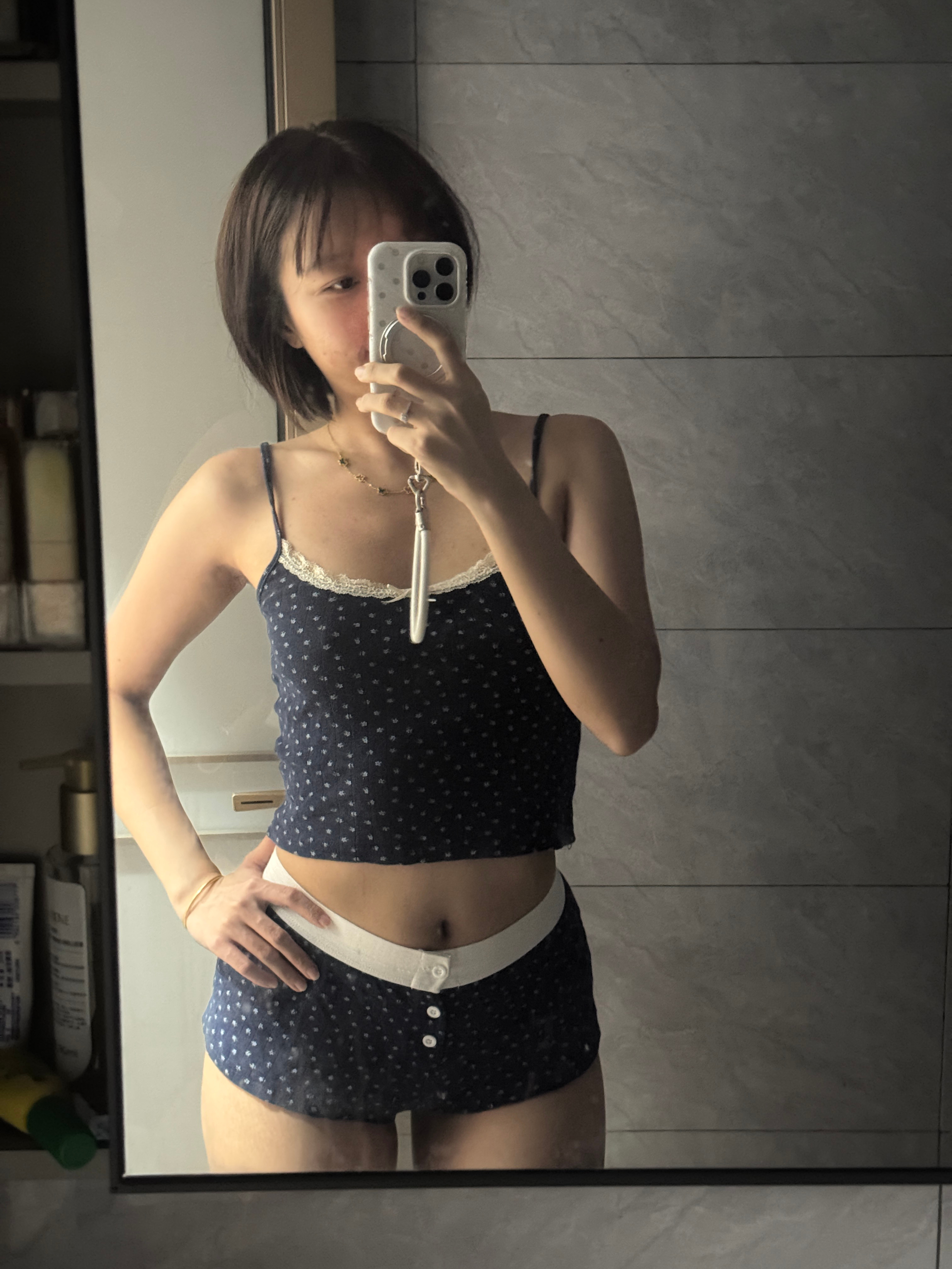 到家就换上睡衣其实还是挺喜欢上晚班 