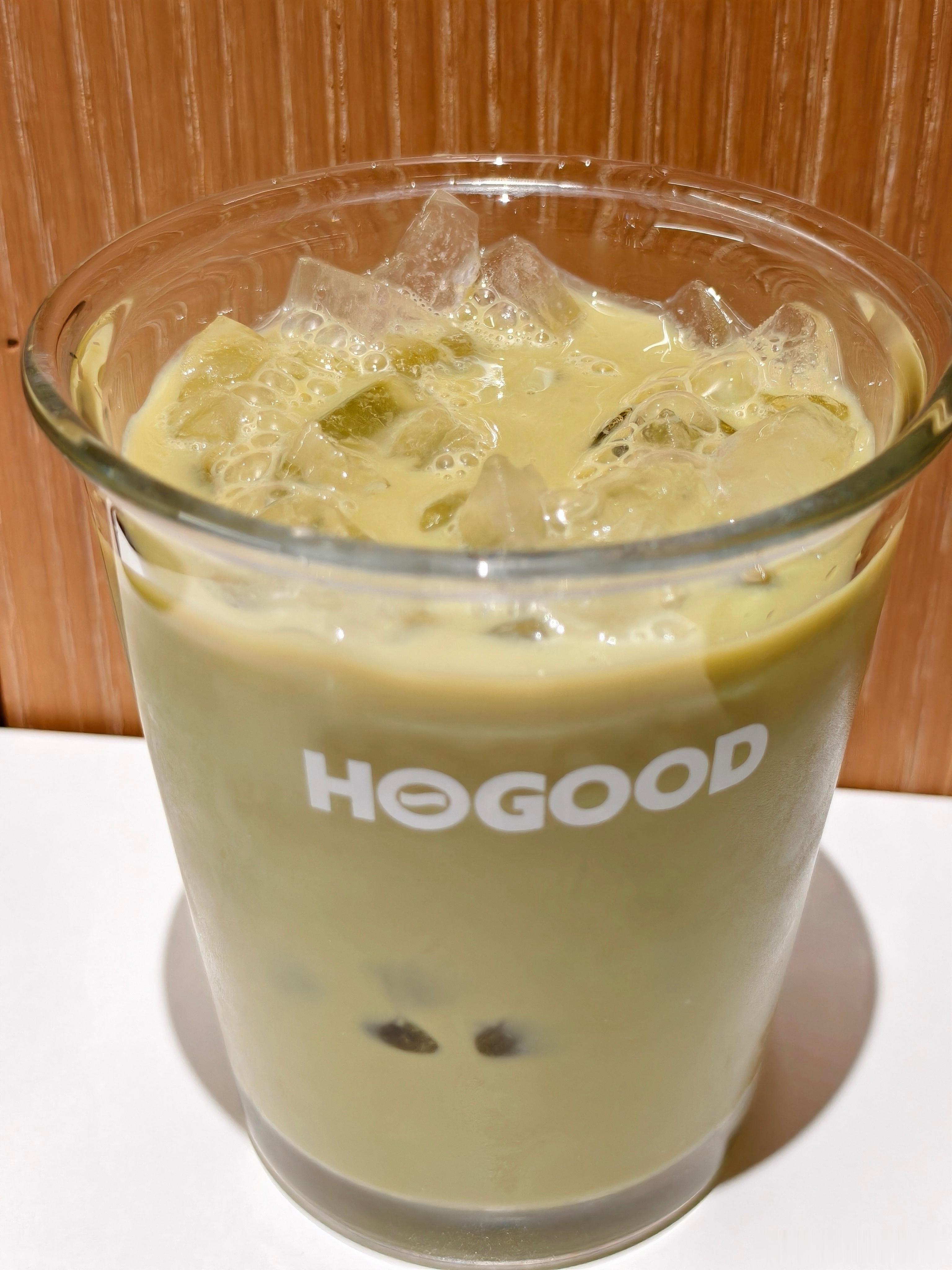 昨晚买这瓶抹茶的时候就想好了早上来一杯抹茶拿铁下去搞一杯冰抹茶上班太苦了得给自己