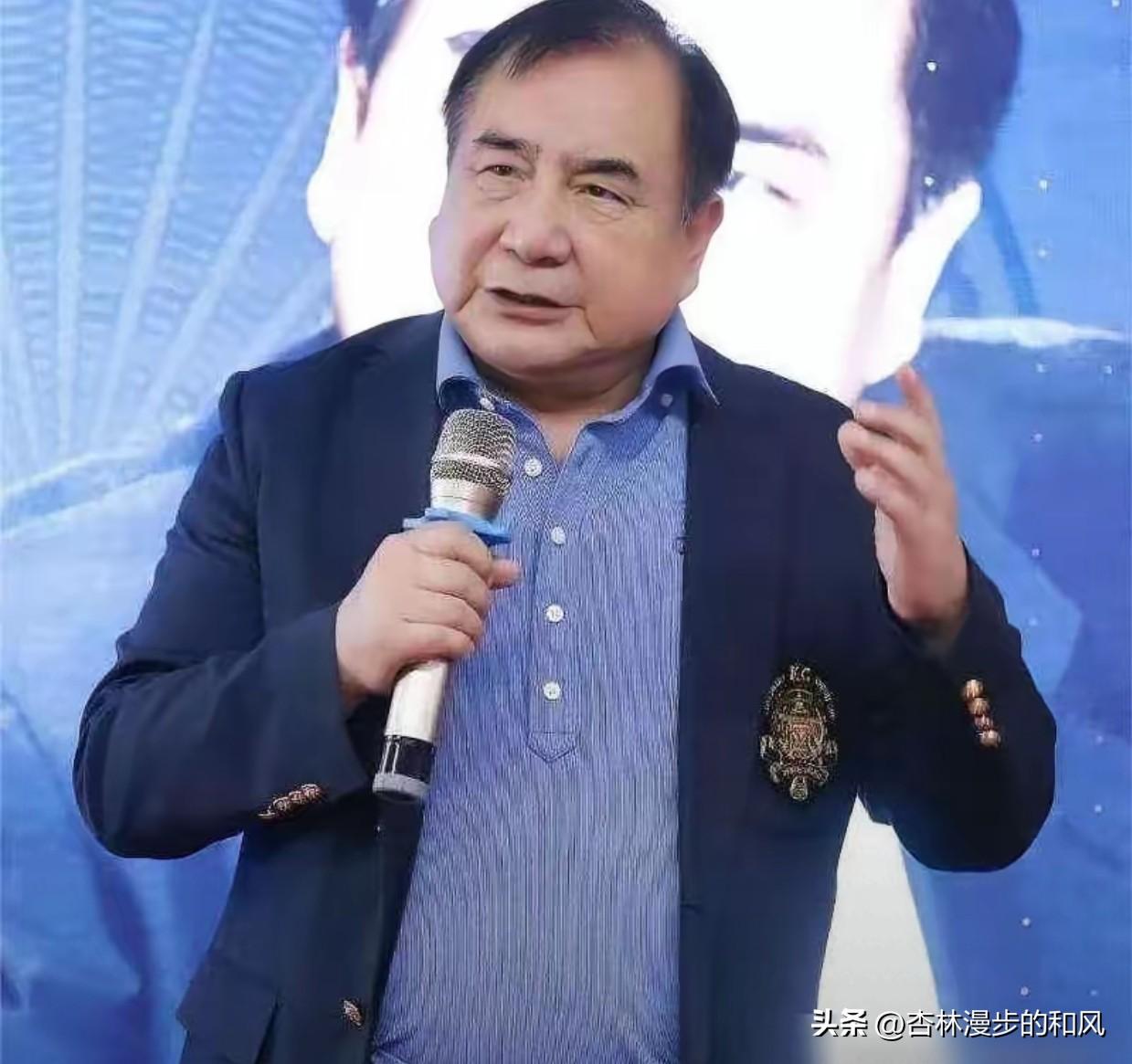 今天这顿饭，有人是真吃，有人是真酸。企业家李晓华私下为董路和他的夺冠小球员摆庆功