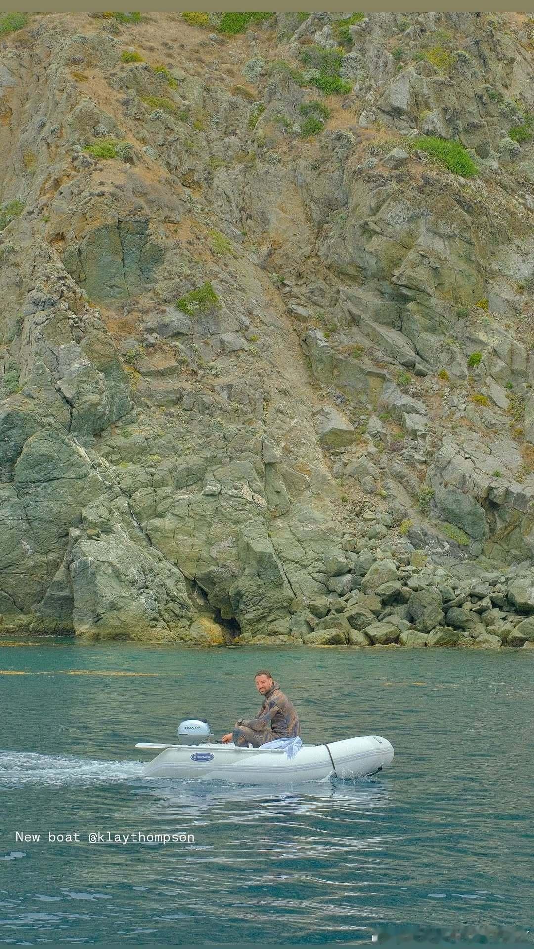 你汤更新IG Story：买了新船🚤，跟朋友出海克莱汤普森克莱的休赛期克莱汤普