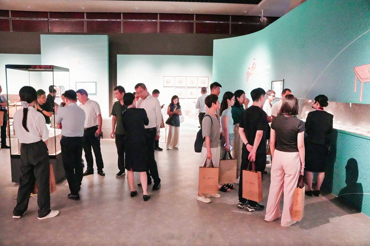 德藏外销画返乡展出再现百年宁波风貌 宁波帮博物馆推出跨国特展，50册德国珍藏19