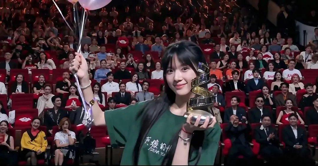 嘲笑李思潼普的 这张脸就是很上镜啊 