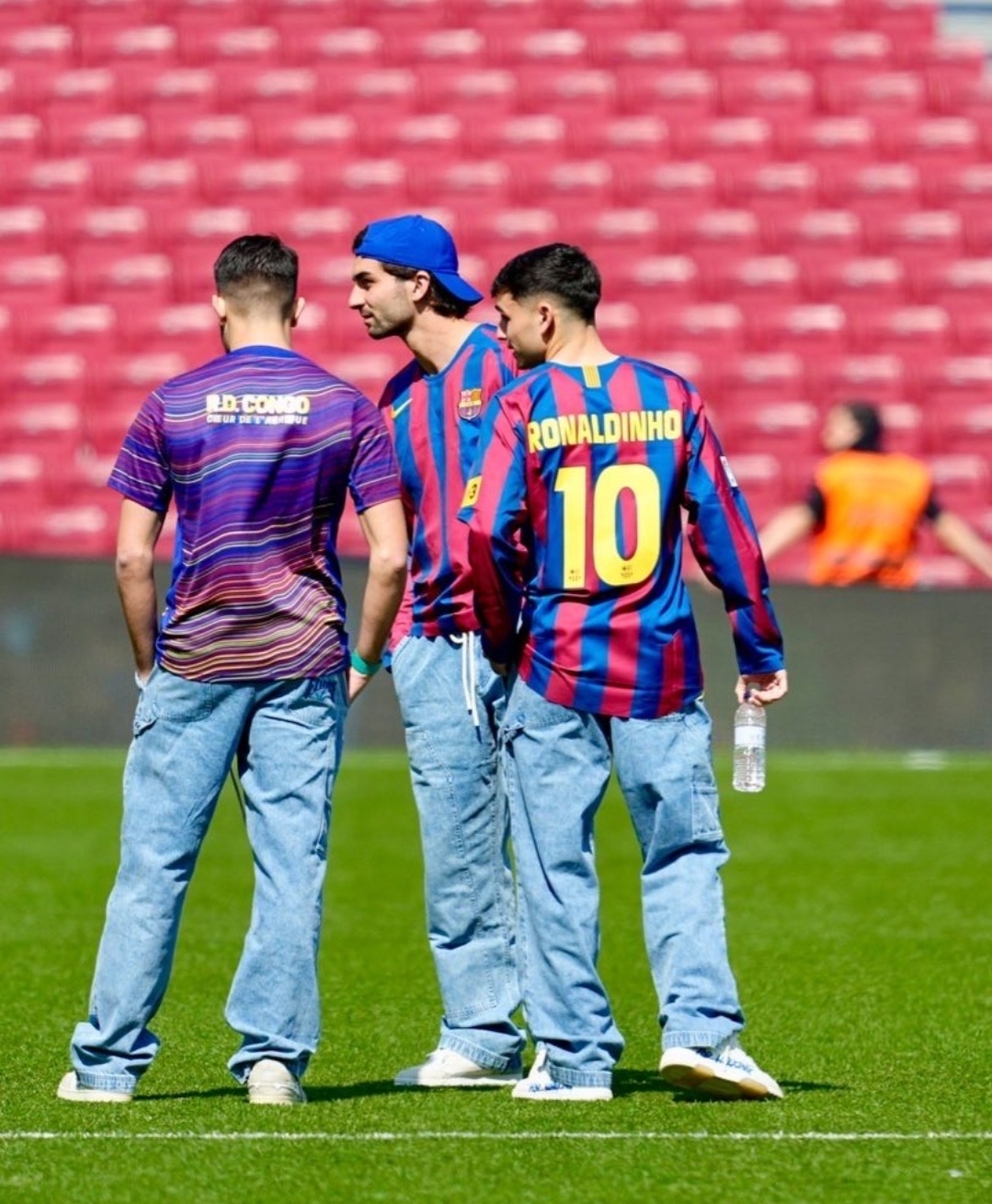 巴萨球员穿着罗纳尔迪尼奥的球衣🤙巴萨vs巴列卡诺西甲