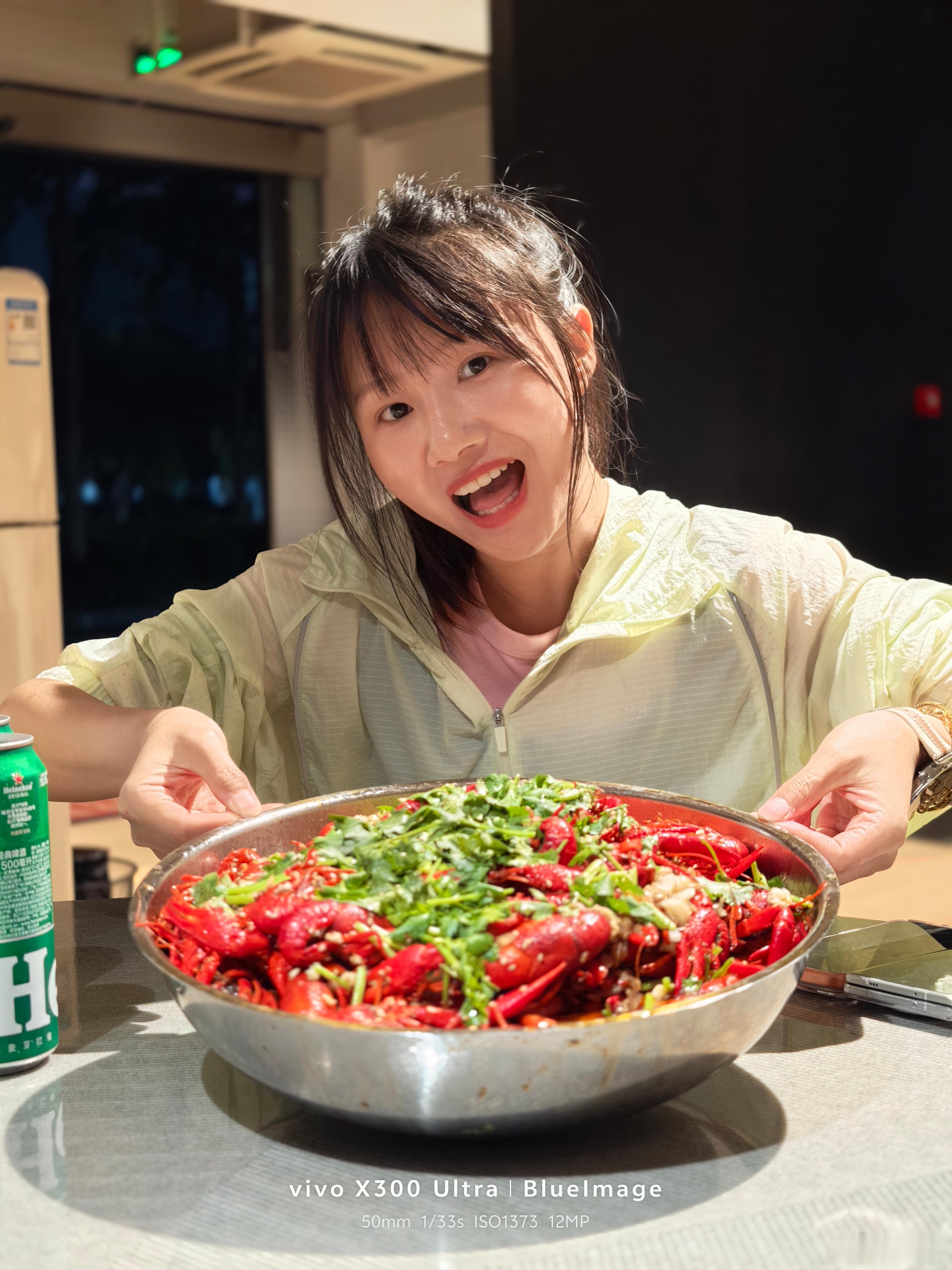 今天太幸福了，吃到媳妇给我煮的小龙虾，非常感谢嫂子！！！明天还有生腌，幸福到发晕