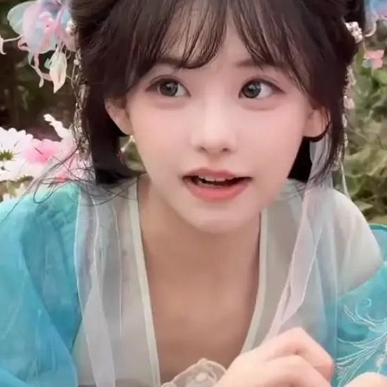 话说一个00后女生和80后男生聊天，女生冷不丁冒出一句：“你见过慈禧太后吗？”男