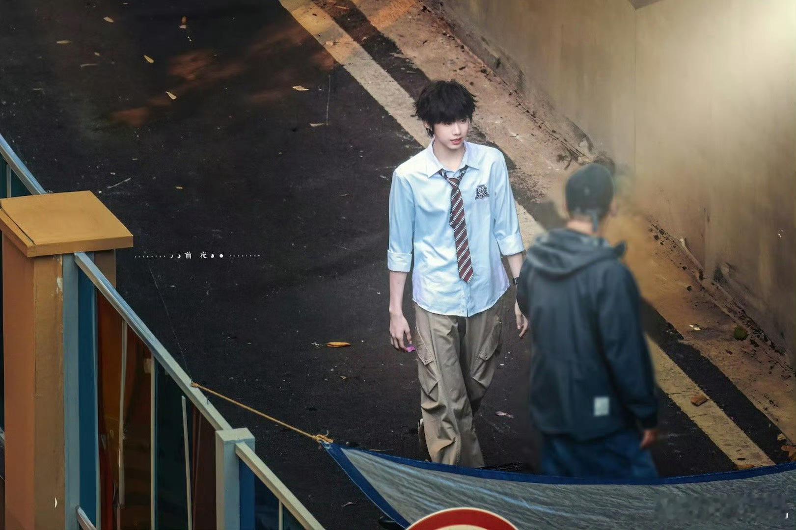 努力从来都不会被辜负，专业的认可最有说服力。 陈奕恒被导演夸了 片场认真专注，用