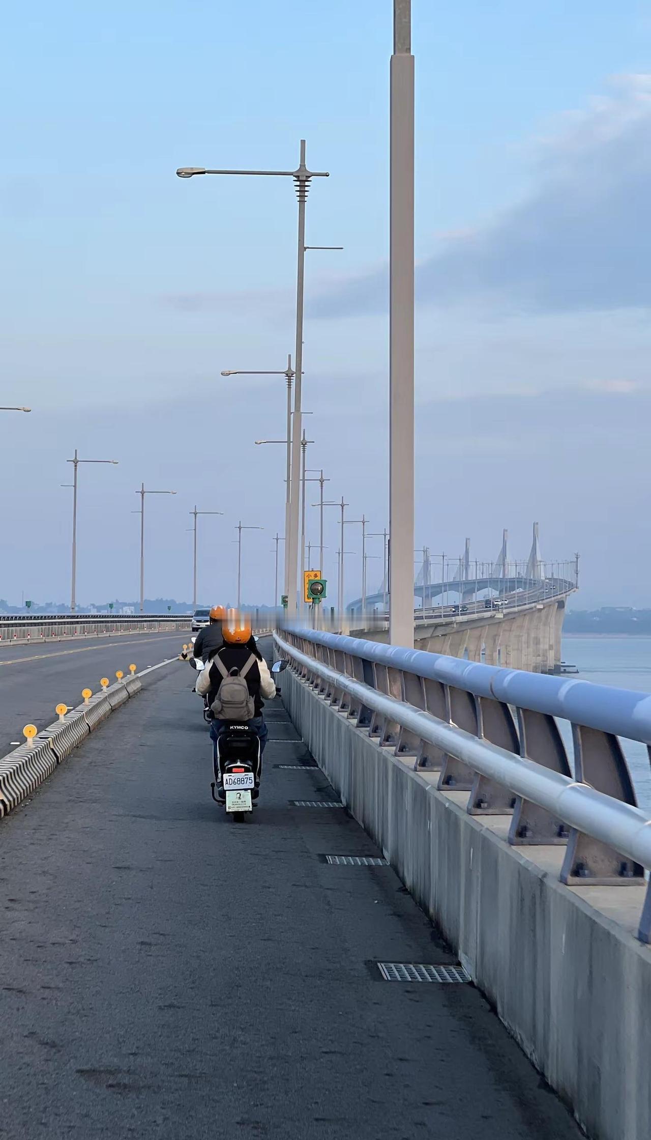 有的人高架都上不去，而有的人跨海大桥随便走…这自由的风很舒服摩托车