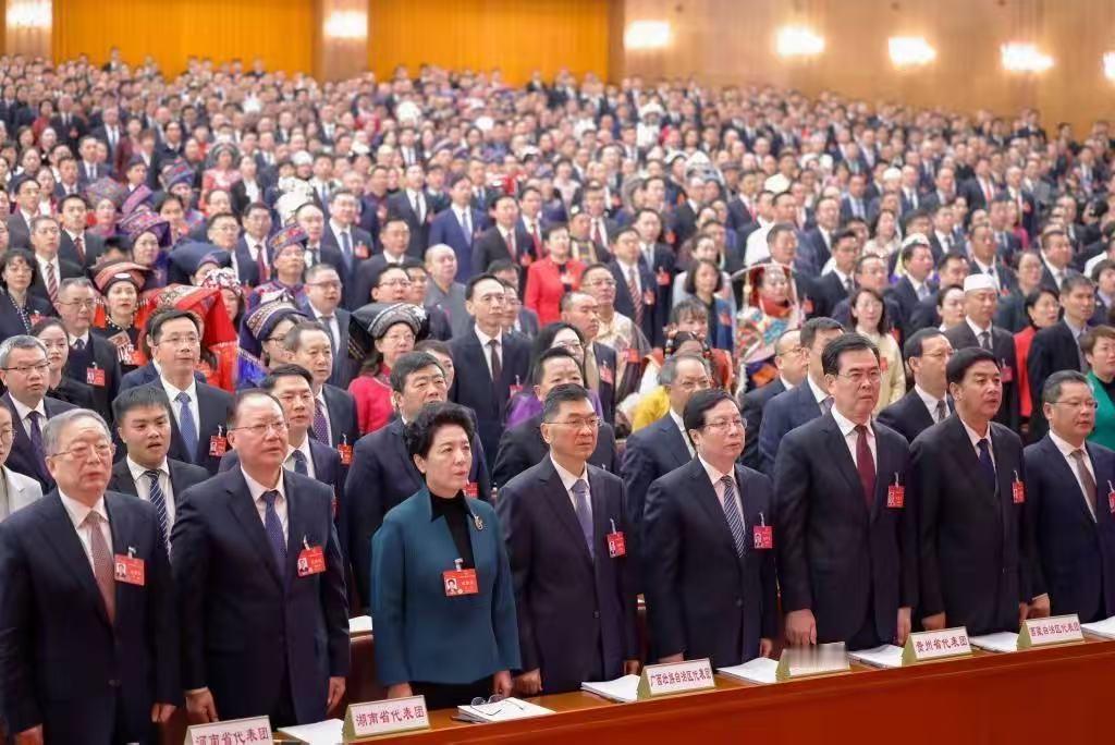 2亿灵活就业者终于有靠山了！人大代表四条社保建议出炉：15年缴费年限不动摇、女性