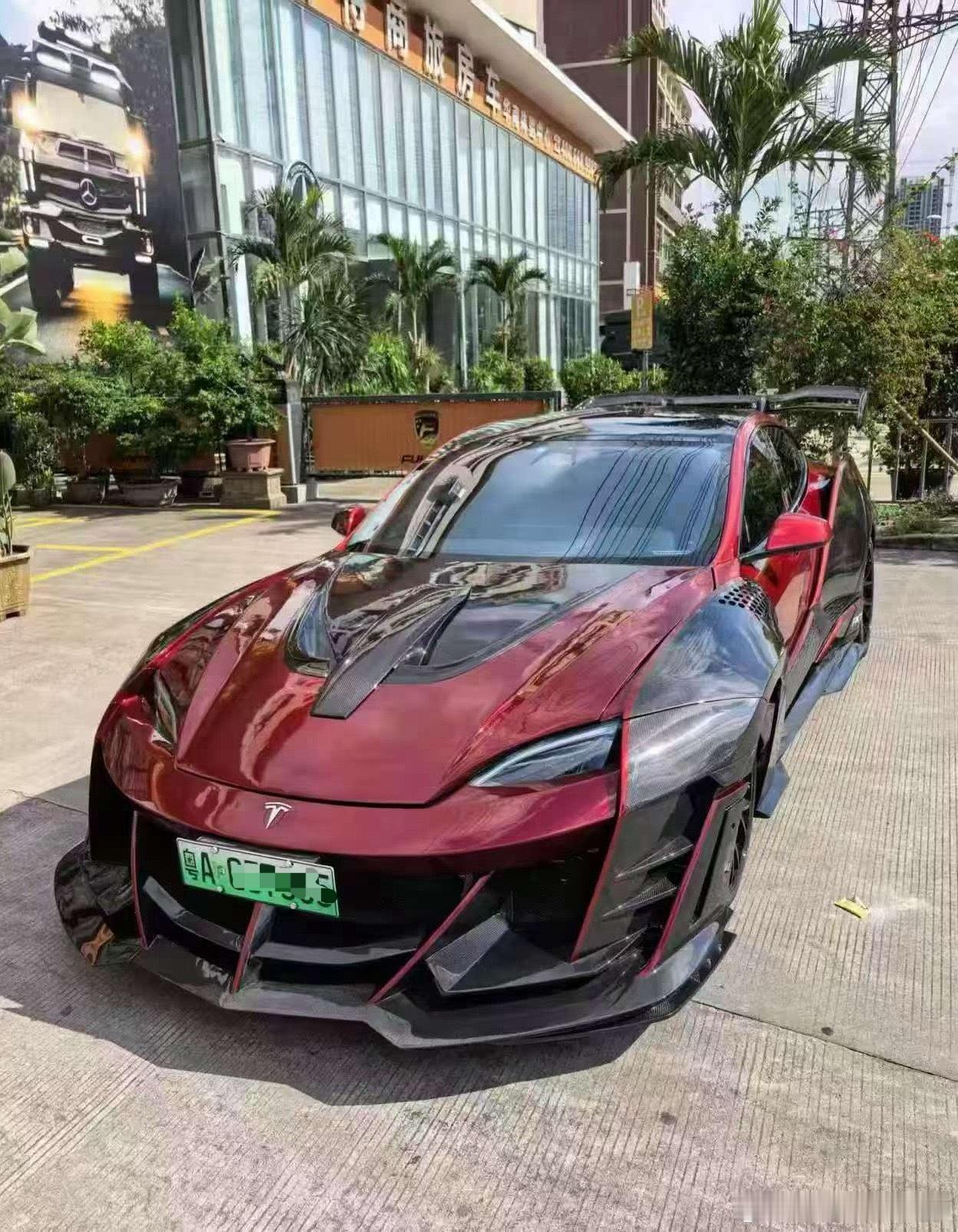 特斯拉爆改扣扣飞车？除了绿牌，哪哪都不合法吧？[二哈] ​​​
