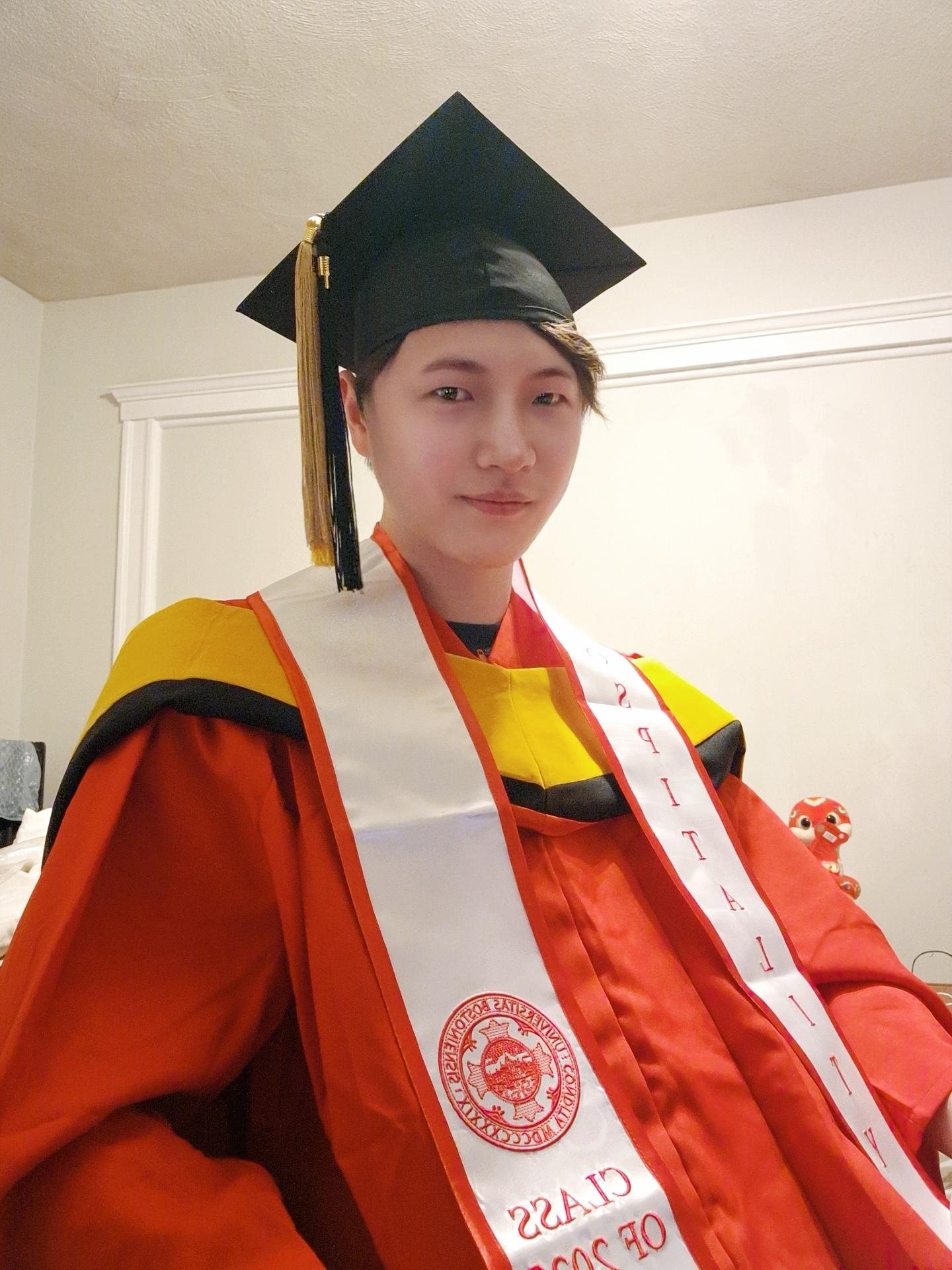 可能是最后一次毕业了🎓波士顿大学告别季。“红袍加身”愿勤勉不缀，为国...