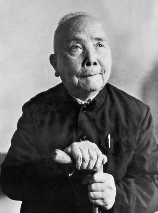 1949 年，王震率十万大军进入新疆，却苦于没煤取暖，这时，李四光告诉他：“我有