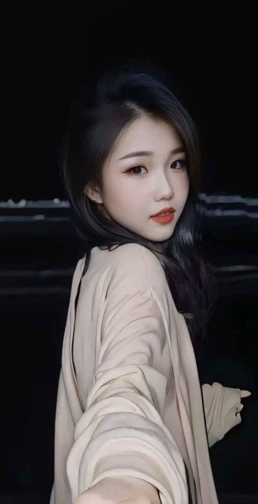 和我出去玩所以今晚不播了。