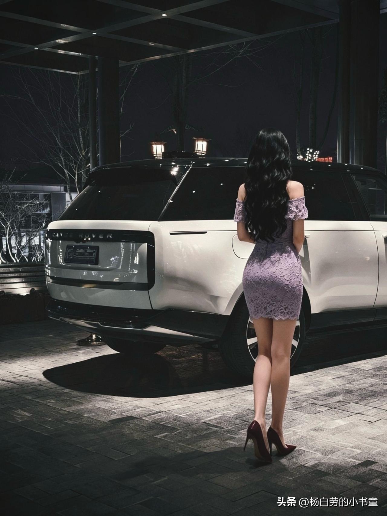 路虎：我这个尾灯设计的好看吗？
设计师：好看不好看不重要，重要的是人们都喜欢我们