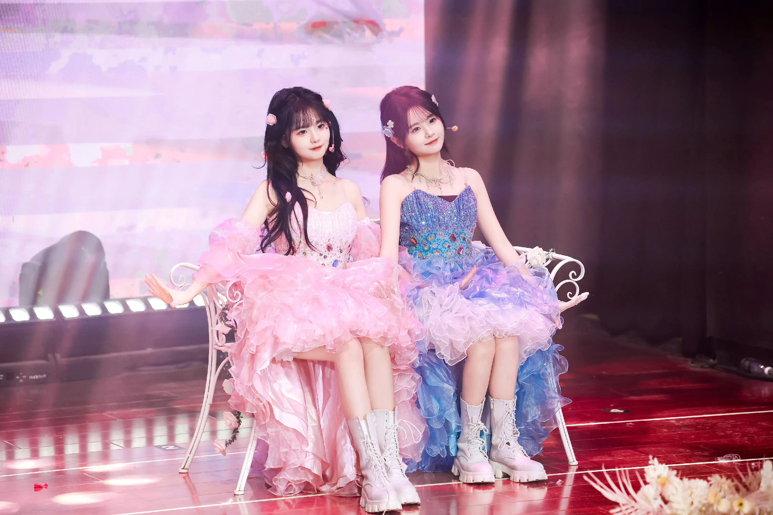 黄怡慈 黄宣绮 粉蓝蓬蓬裙