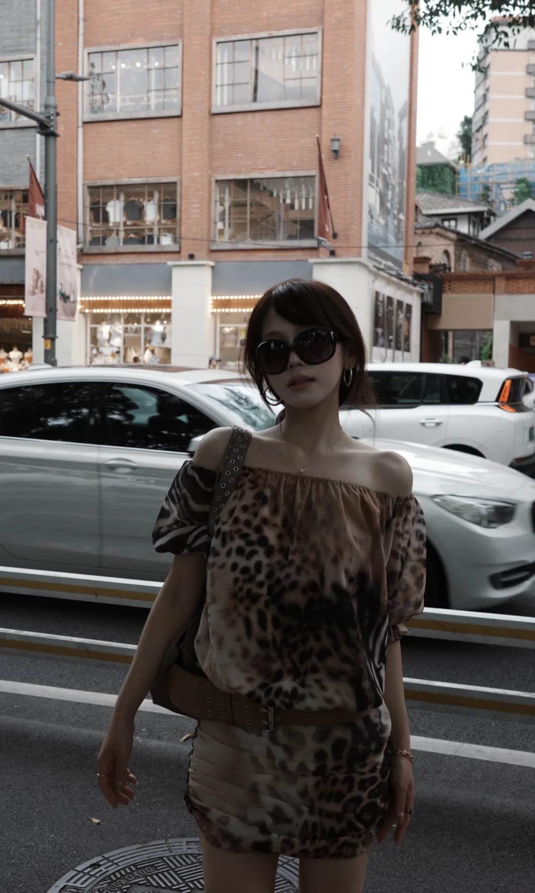 古早小妞逛烟台山中🛍️
