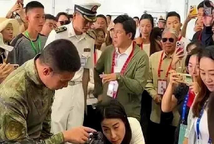 陪孙子的时候，爸妈能做的事情比想象中多得多。这次霍震霆陪郭晶晶一家去看青少年跳水