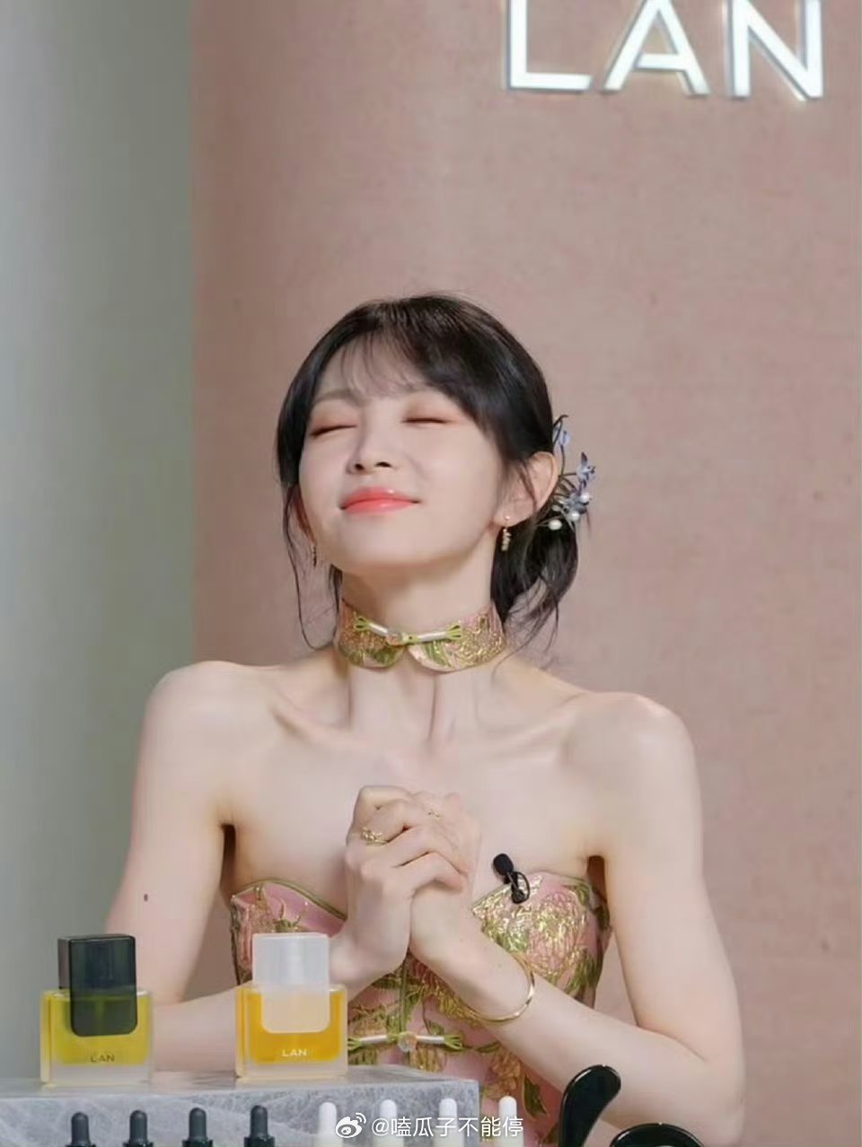 田曦薇今晚直播状态，真的太可爱了