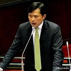 黄国昌谈起本次日本行，跟右翼团伙自民党接触时兴奋之情溢于言表，崇拜、羡慕，一脸幸