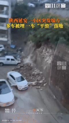突发情况！更多现场画面曝光！
陕西一小区内突发塌方 多辆车被埋！
今天，陕西延安