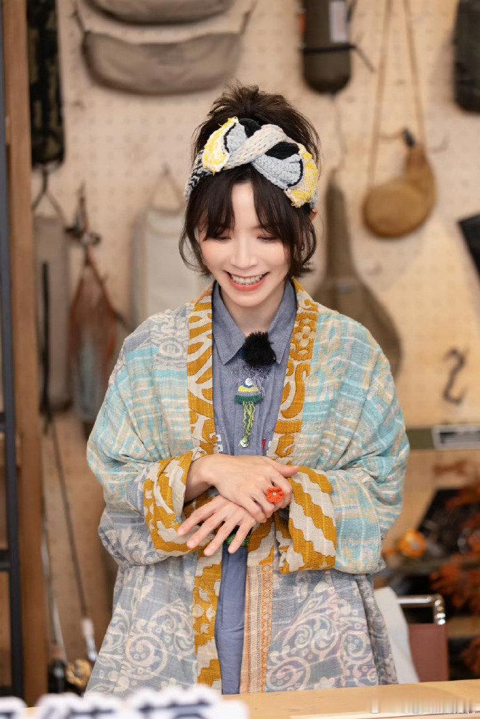 黄雅莉官宣加盟声生不息华流季 这个加盟太惊喜！好久没在音综看到黄雅莉，她既能驾驭