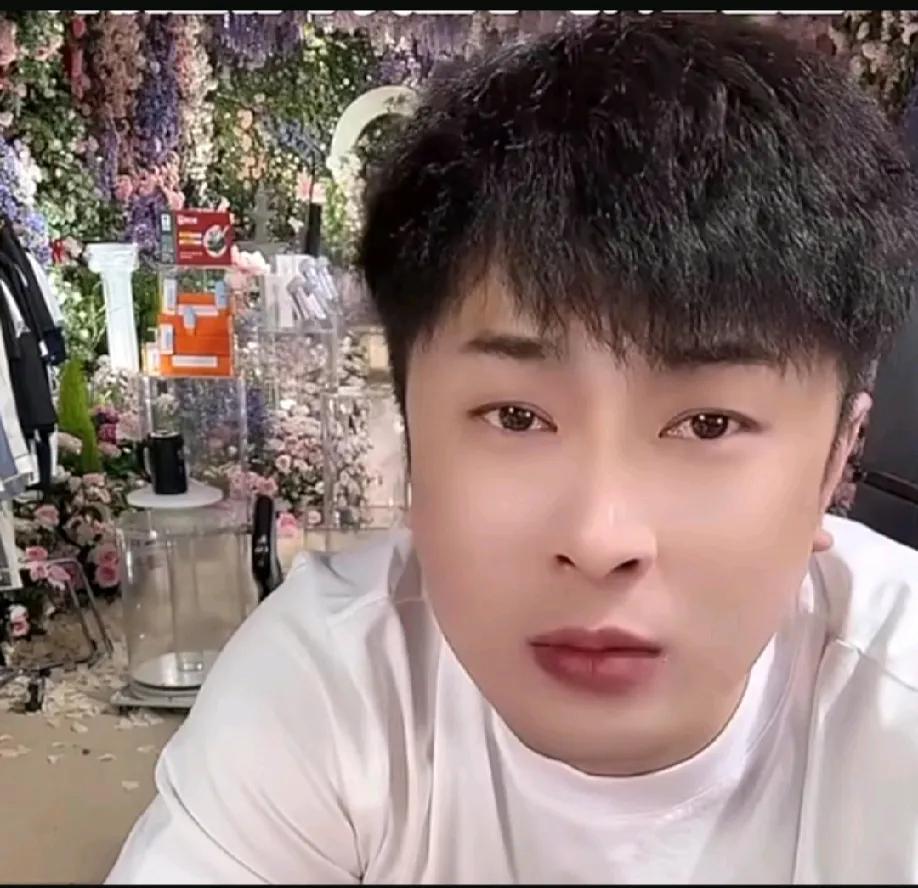 辛巴和罗永浩突然成了全网“笑话”！
原来他们俩是人傻钱多没地方花，主动退一赔三不