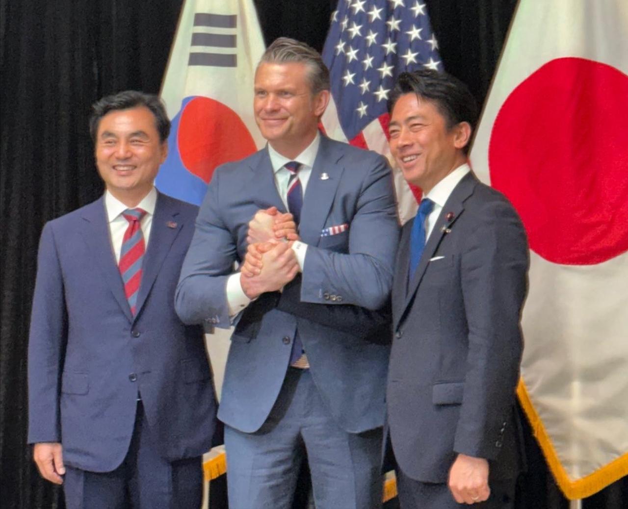 新加坡香会成了美国及其盟友发动集团对抗的会议，成了美国逼迫其他国家选边站队的会议