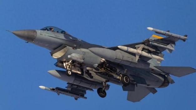 美国首批F-16V已启程赴台，国防部明确警告后，中国反制大招终于浮出水面：要用百