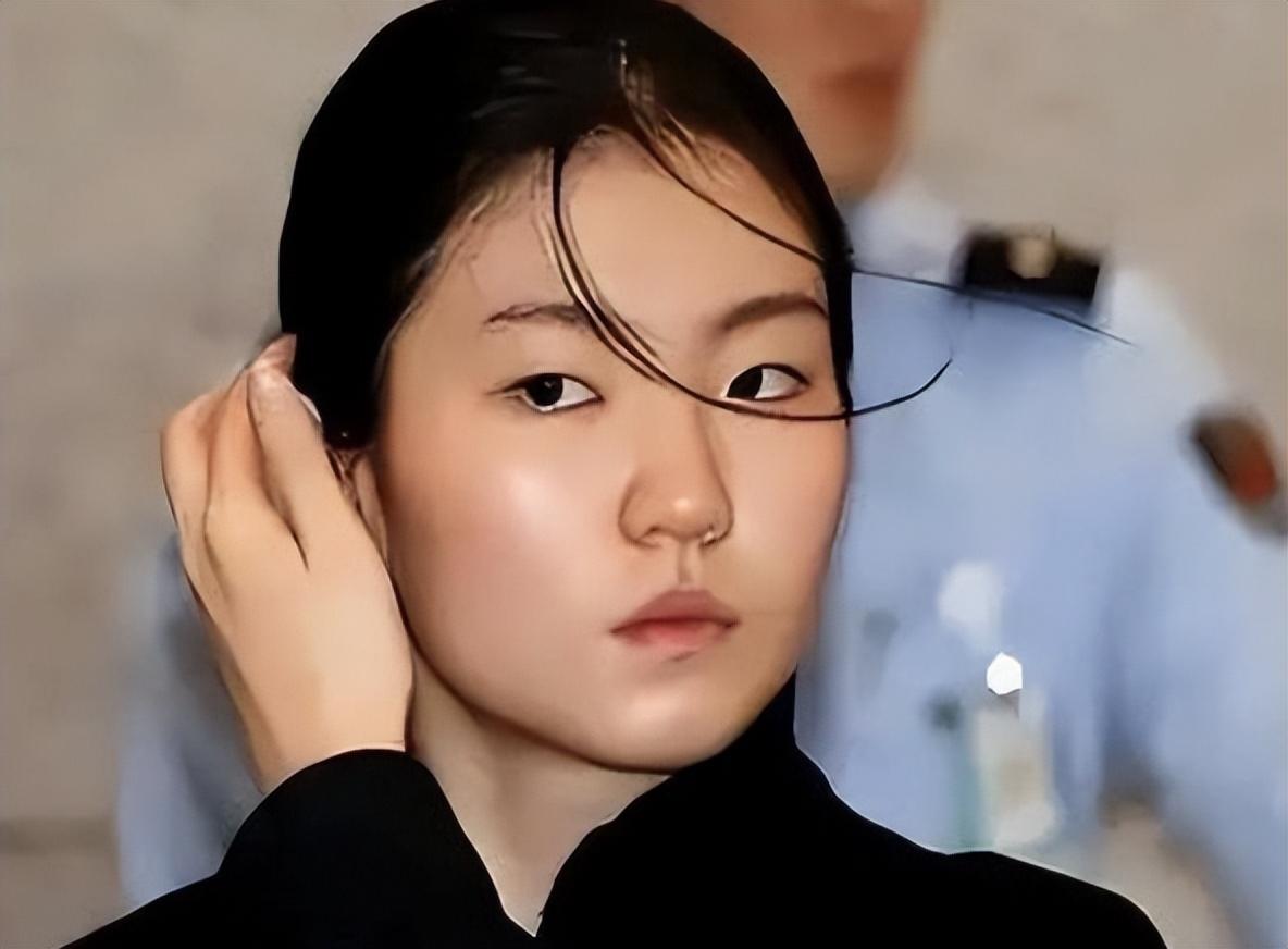 沈锡希被教练侵害30次后，平昌冬奥会上故意撞飞队友，网友：受害者变成了加害者 