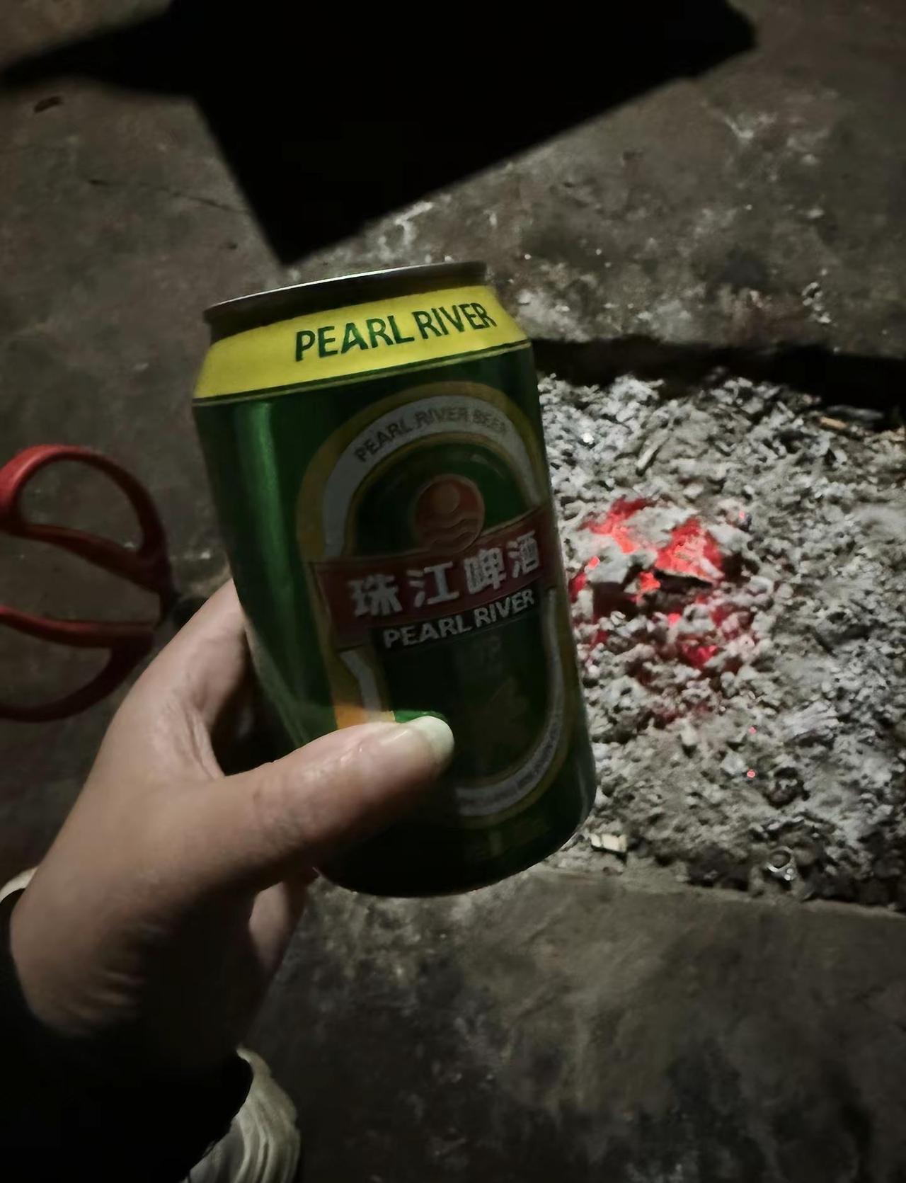 淡淡胭脂遮住了思绪，小酌几杯却有醉意生活