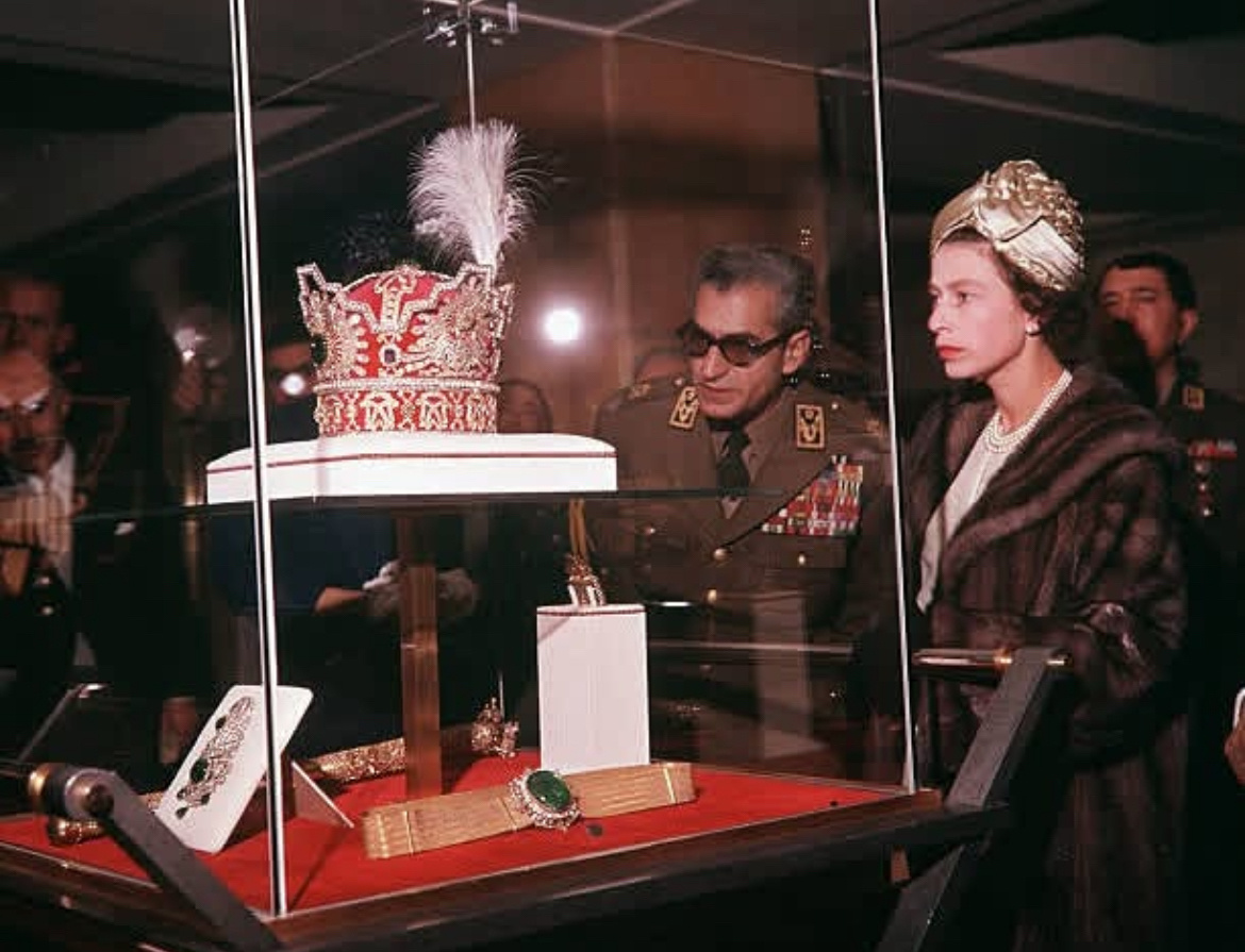 【来自投稿】1961年 英国女王和丈夫菲利普亲王访问伊朗，这是女王夫妻为期两个月