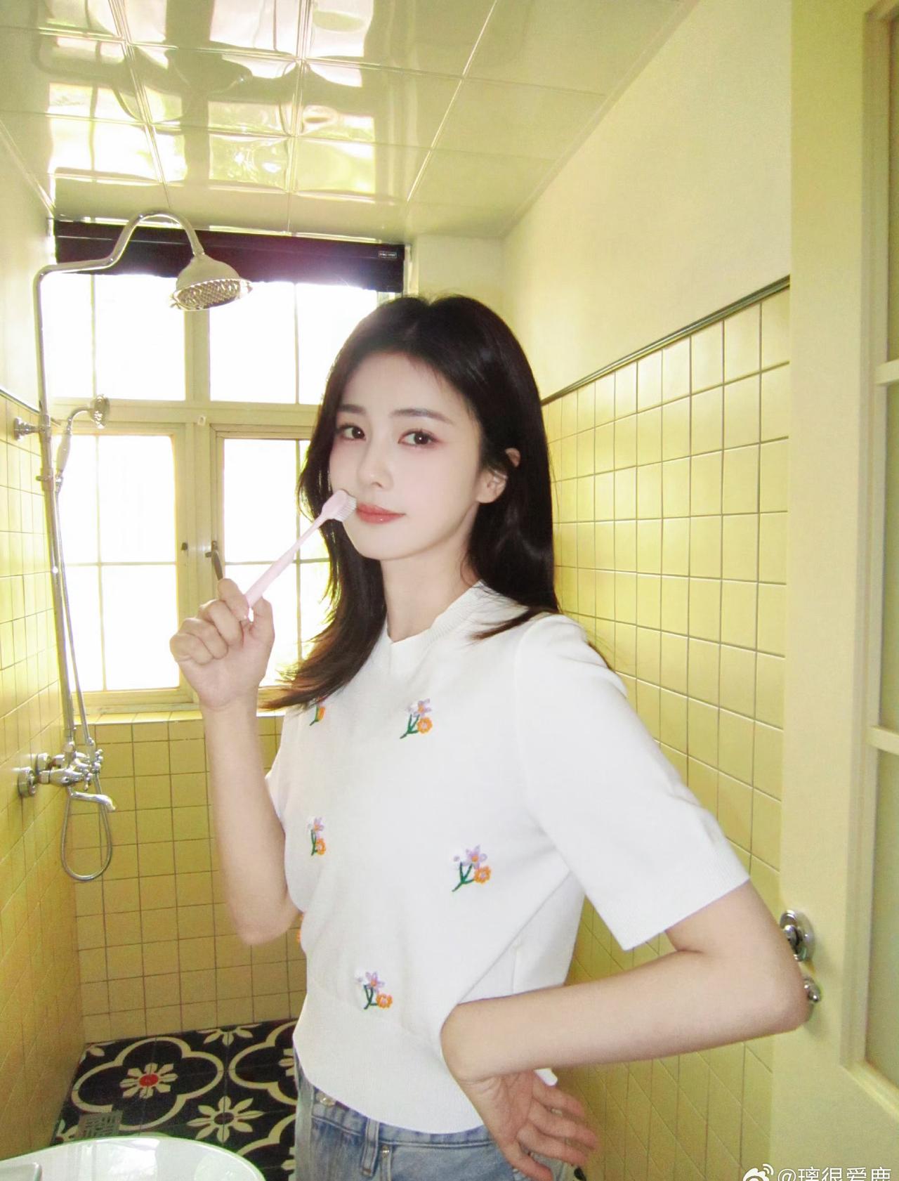 白鹿超话 🦌 白鹿我那菜市场卖鱼的白月光 🦌 白鹿王韵娜 

你可能只是这个