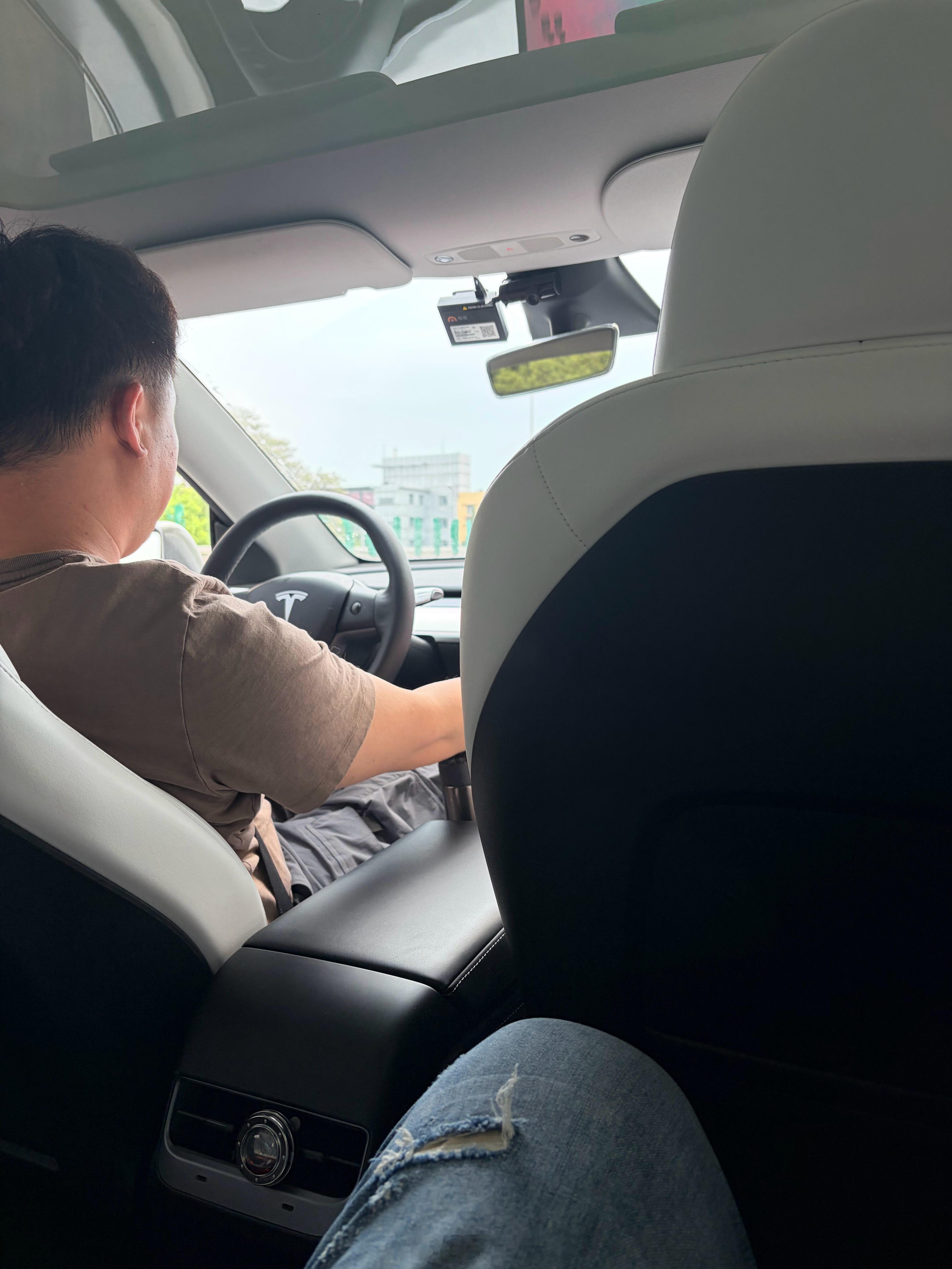 没想到，第一次在北京打到特斯拉专车。大元日常