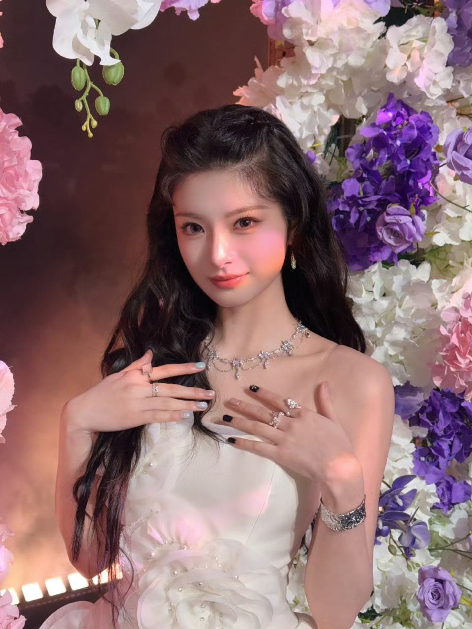 王怡人想认识王丽坤 王怡人说想认识王丽坤 王怡人在线喊话想认识王丽坤！美女贴贴谁