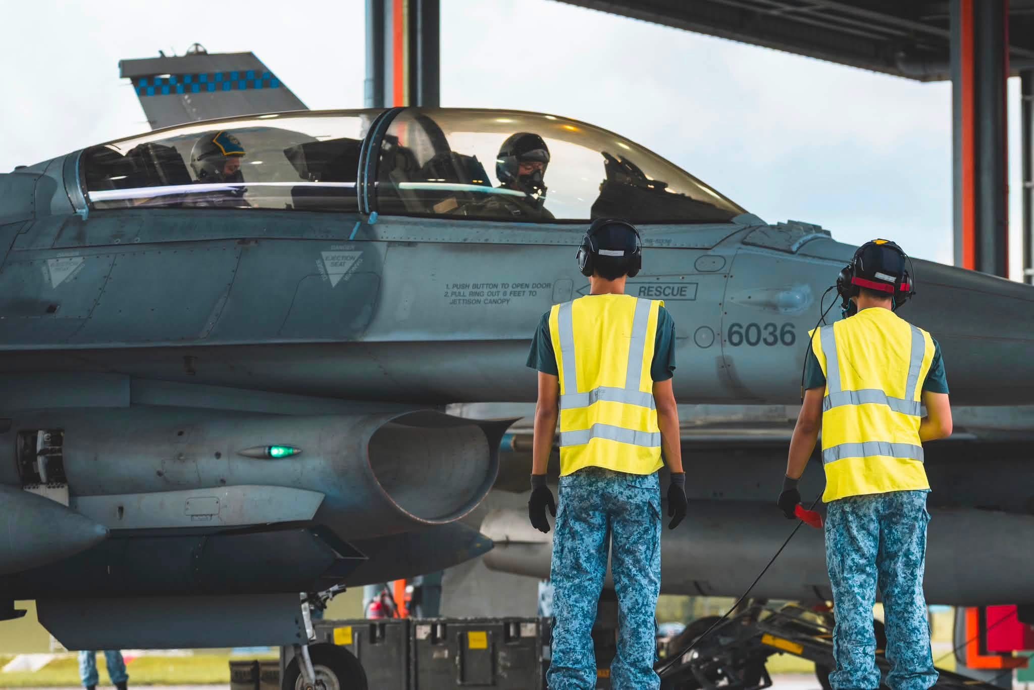 今日战隼 新加坡空军（RSAF）第145中队F16D 军用飞机信息汇 该中队今年