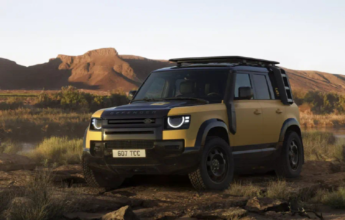 路虎一款新的越野主题卫士车型，叫做“奖杯版”(Trophy Edition)。 