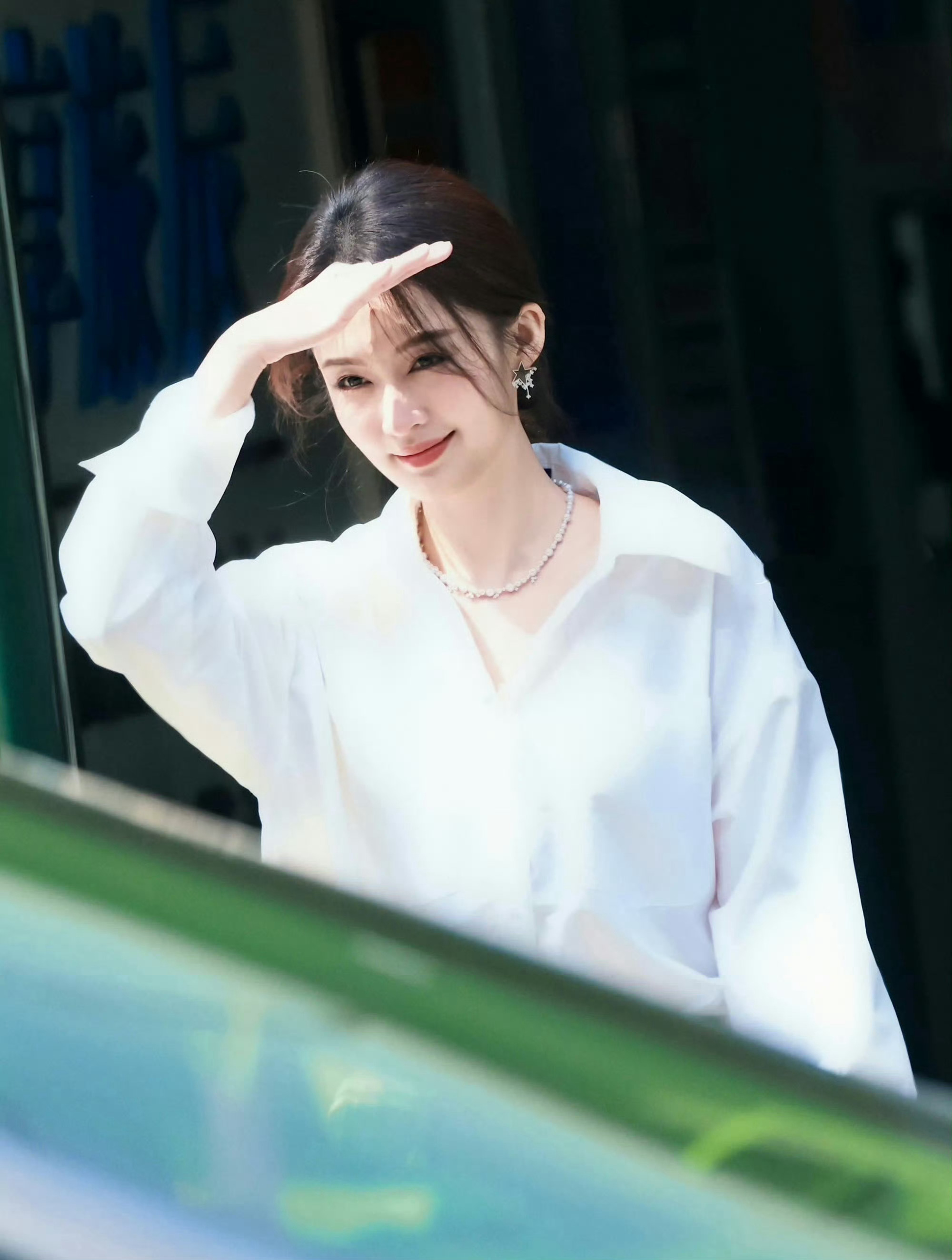 李沁李避嫌名不虚传圈内人送外号“李避嫌”，放在浮躁的内娱里，我反倒格外认可她这份