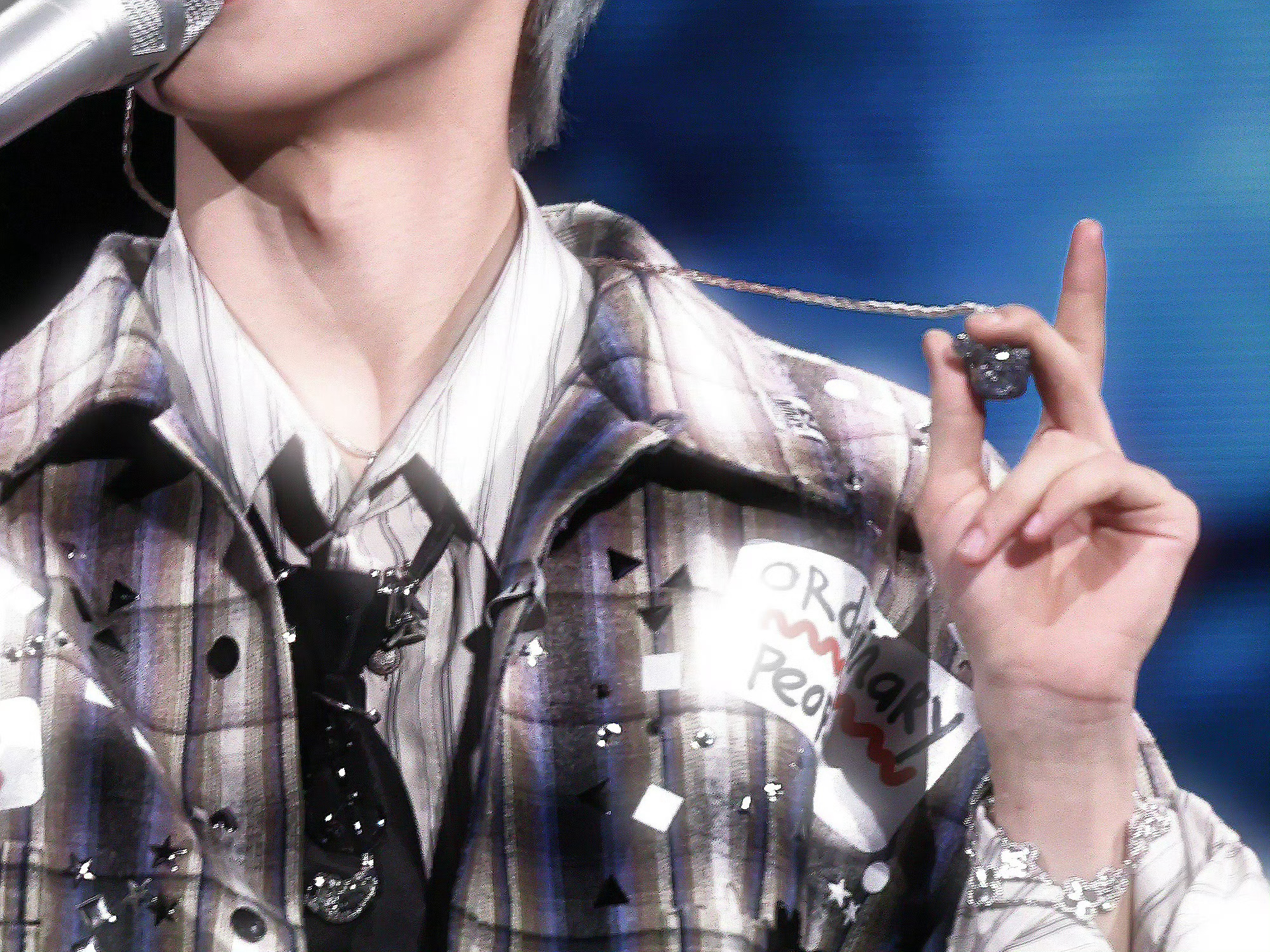 梓渝 梓渝的梵克雅宝广告位很曼妙 造型师很会搭 栩你渝生 zsl买高仿也很丢人