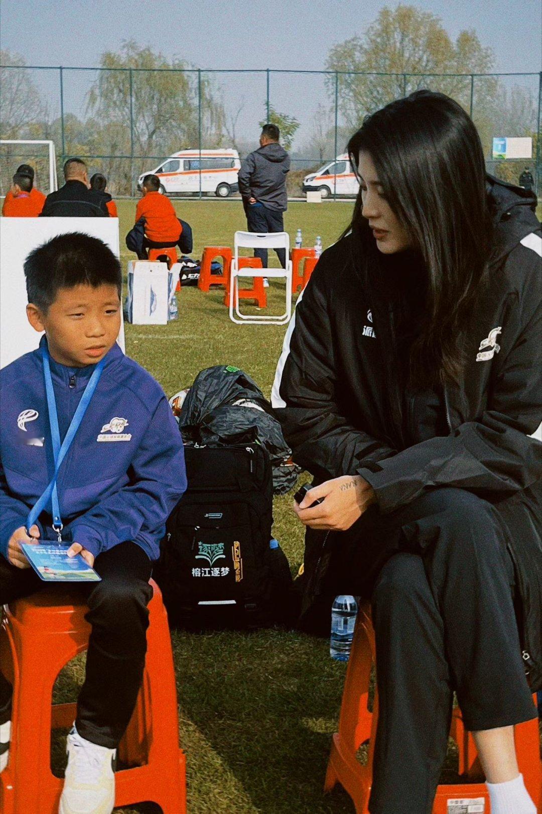 谁懂呀～看着星球计划🪐14个县域球队站上北京的乡村振兴杯赛场，我直接代入老母亲