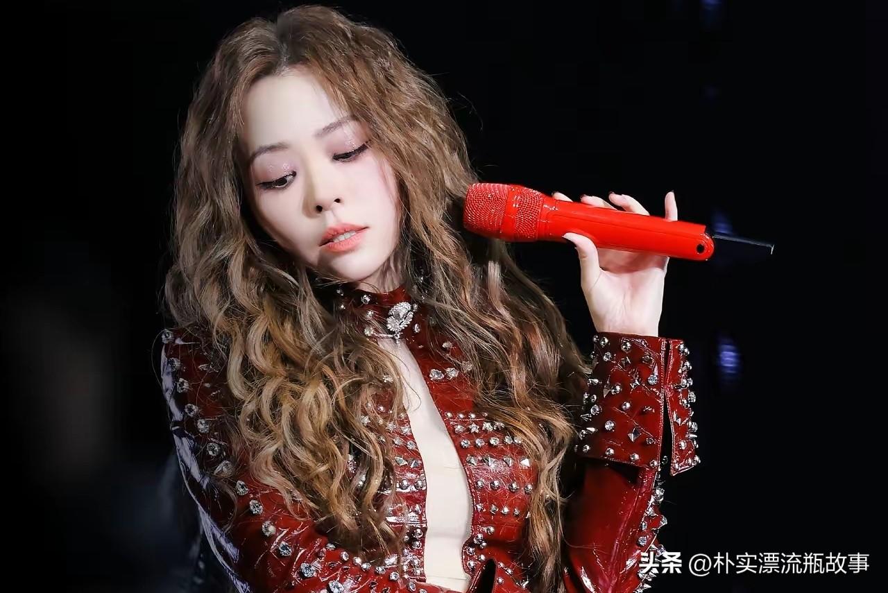 张靓颖唱《终于等到你》时，台下观众都哭了。可她自己，等来的那个人，最后还是没回头