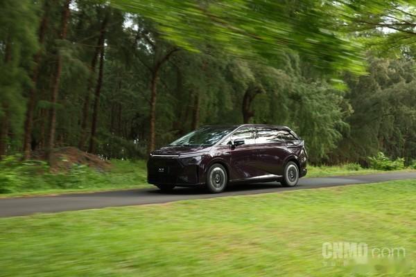 小鹏 X9 超级增程卖爆实锤！副总裁官宣：交付周期延至 7-9 周，25 年 1