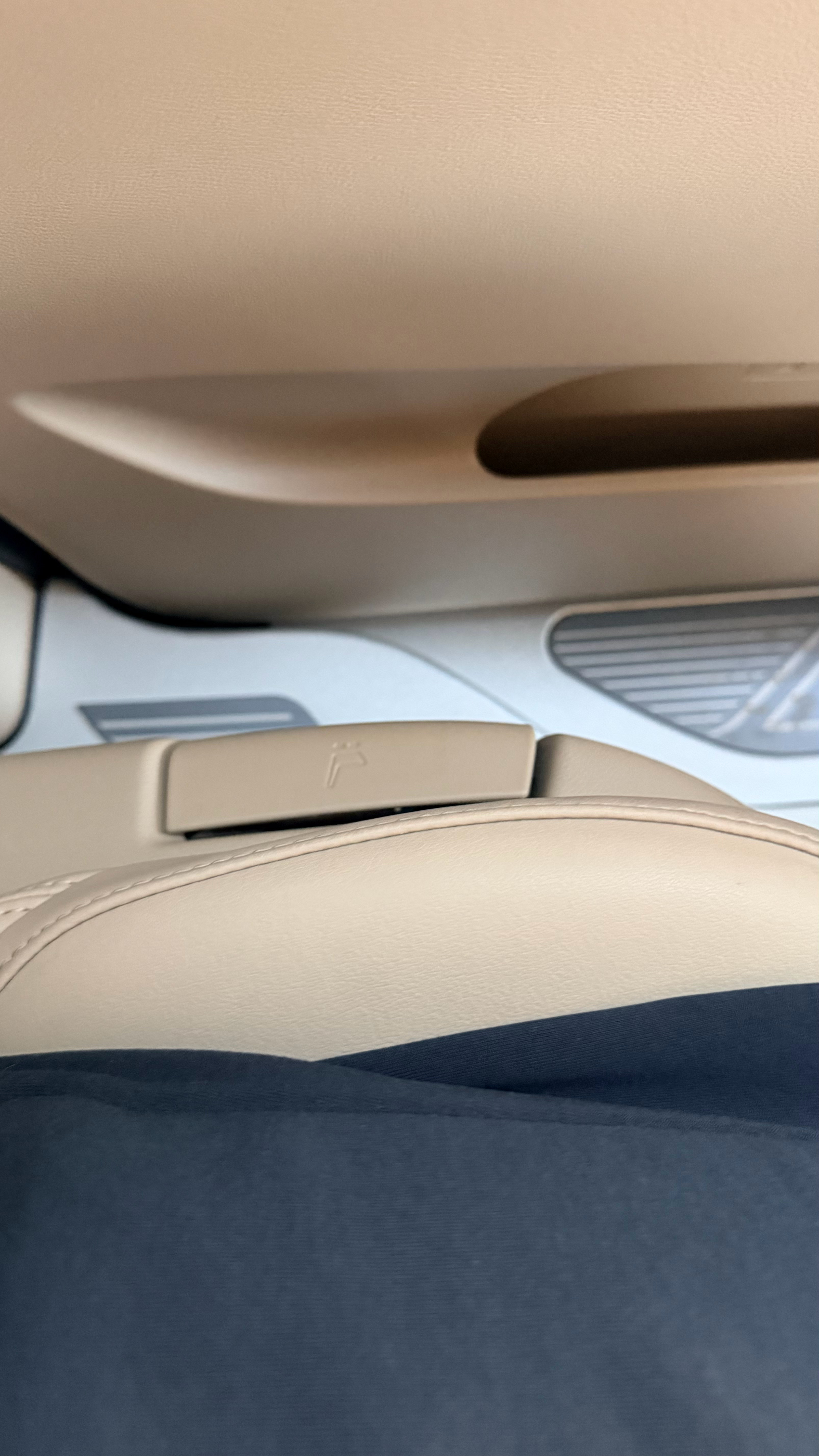 这个混动别克 GL8，应该是低配了吧？