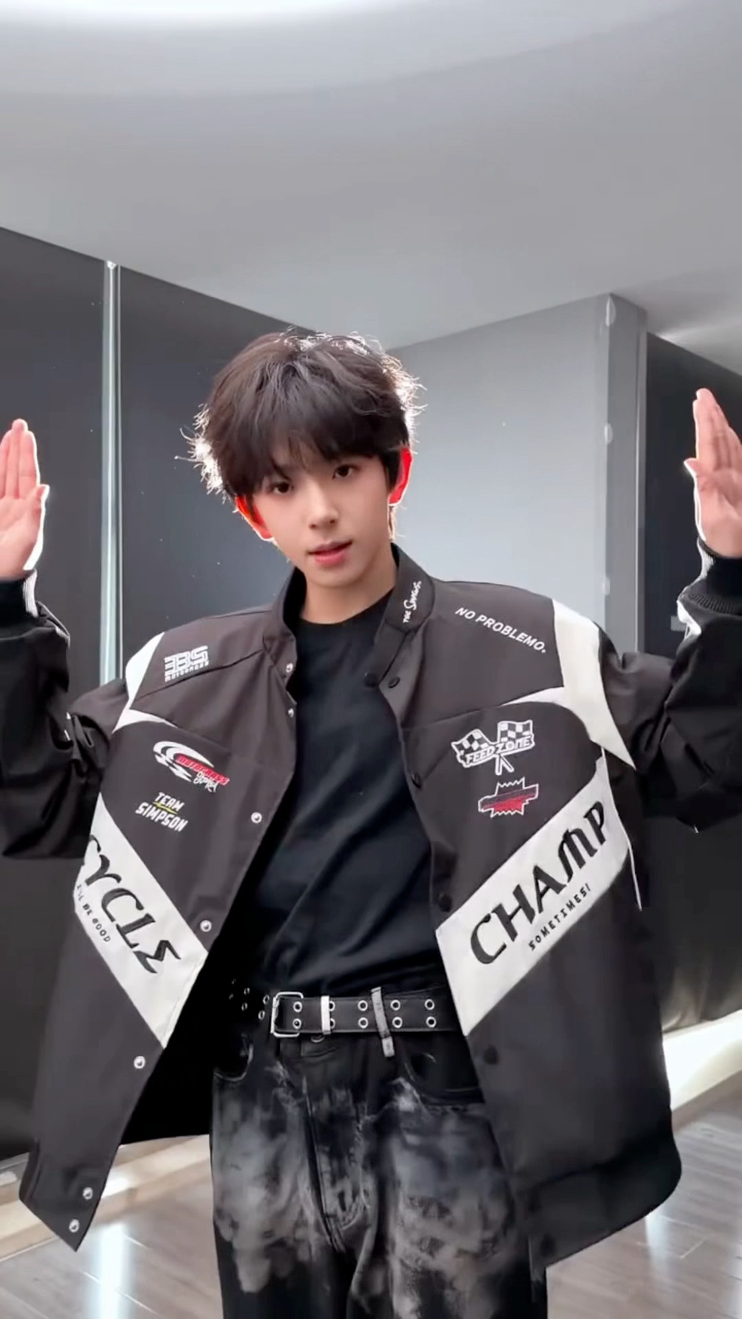 陈浚铭chanel舞蹈变装陈浚铭chanel舞蹈变装 反差感拿捏 完全是萌物  