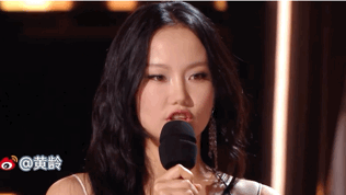 黄龄怎么一点都不癫了 黄龄在《亚洲新声》的反差感太绝！舞台上褪去活泼，换上亮片长